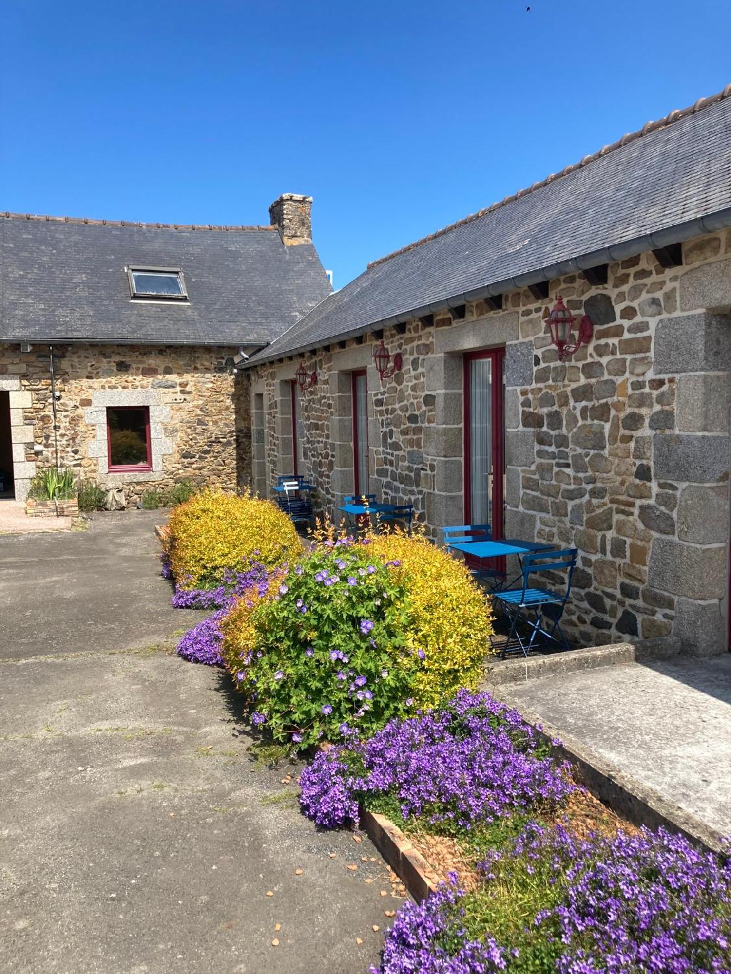 Hotel Les Voisins Beaucemaine Ploufragan Exterior foto